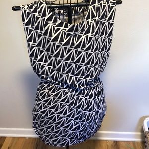 Gap black white pattern mini dress with front flap